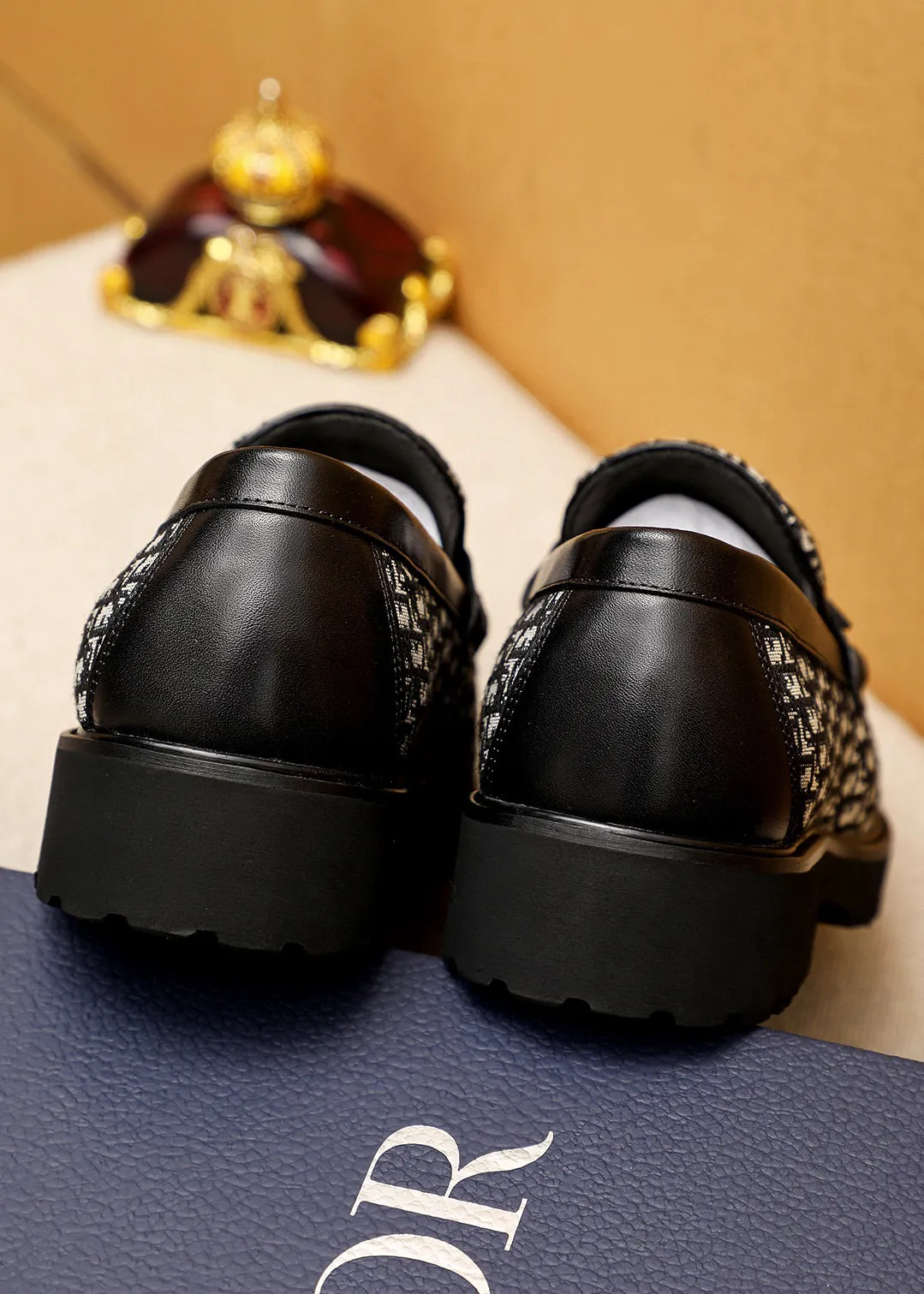 Men's shoes 💰460 💐 Product trademark: Dior "Dior" casual leather shoes Regular size: 39-44 (38.45🉑️customized) Product materials: Selected original fabric uppers imported from Italy, imported water-dyed 🐂 cowhide lining. Strong three-dimensional visual effect, foam outsole Color: 1⃣️color optional
